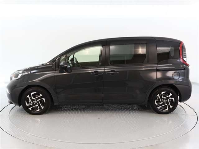 Toyota Sienta 3