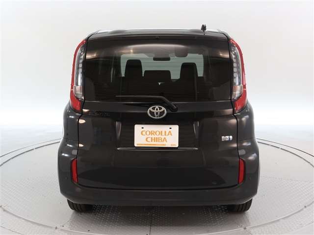 Toyota Sienta 4