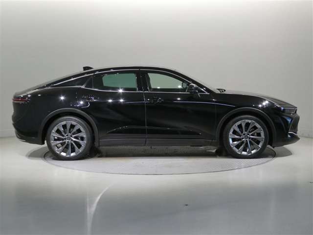 Toyota Crown Crossover 8