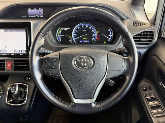 Toyota Voxy 11