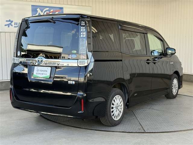 Toyota Voxy 5