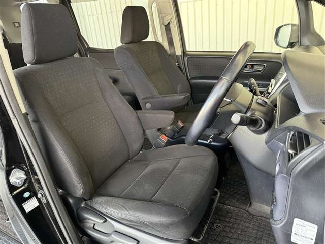 Toyota Voxy 9