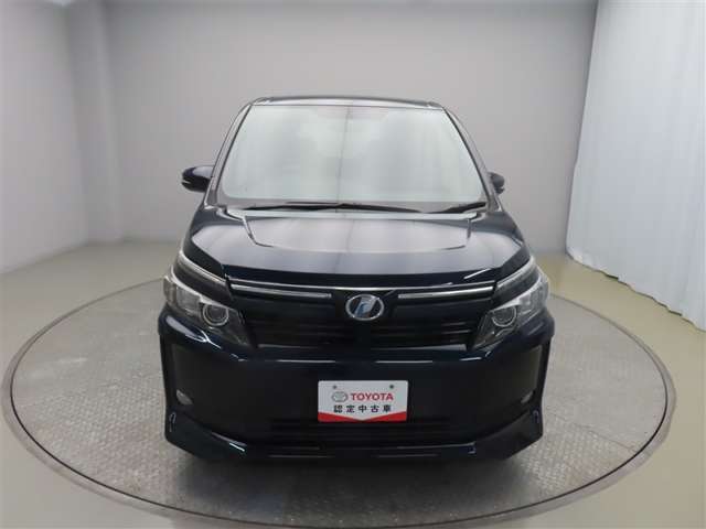 Toyota Voxy 2