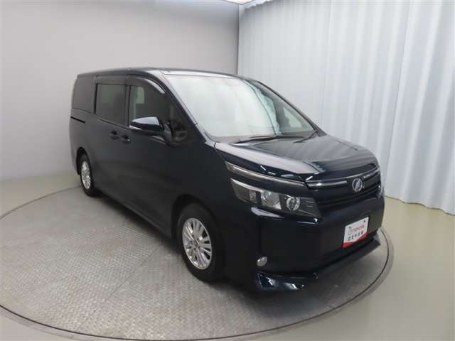 Toyota Voxy 3