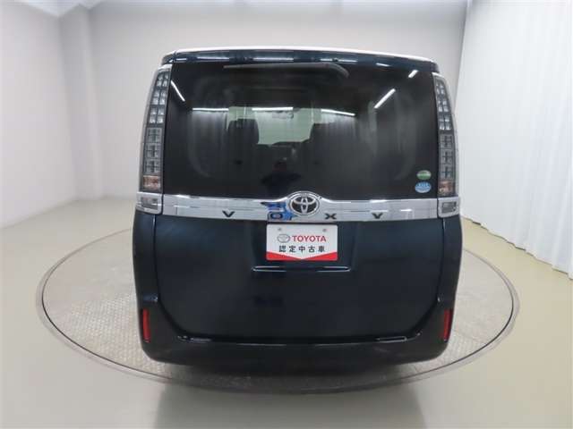 Toyota Voxy 4