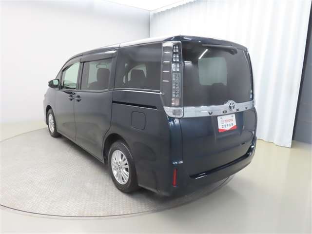 Toyota Voxy 5
