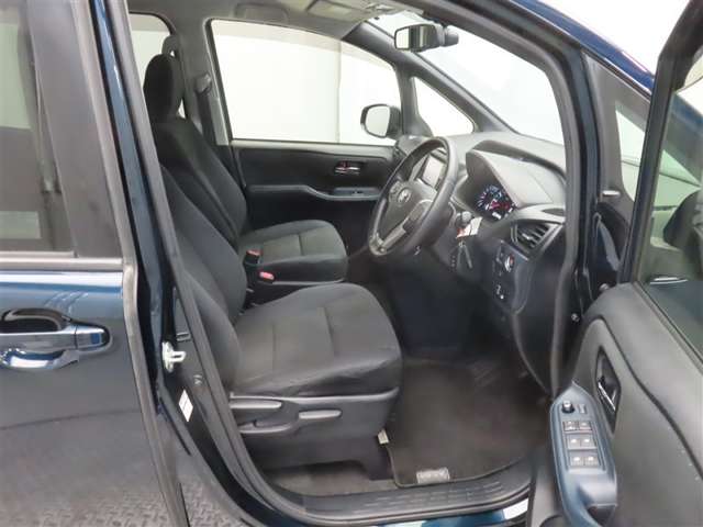 Toyota Voxy 7