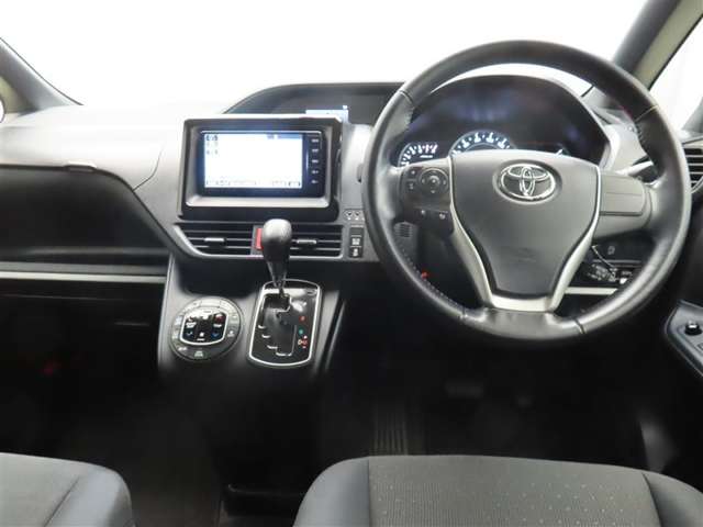 Toyota Voxy 8