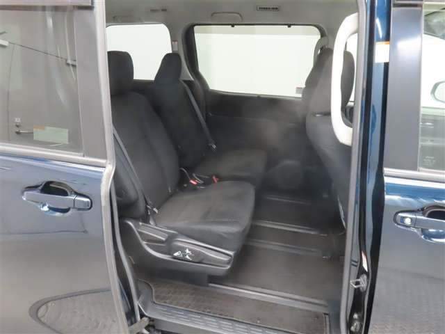 Toyota Voxy 9