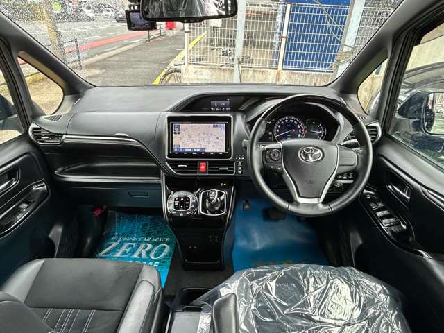 Toyota Esquire 4