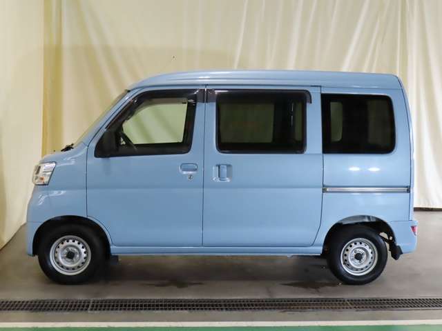 Daihatsu Hijet Cargo 11