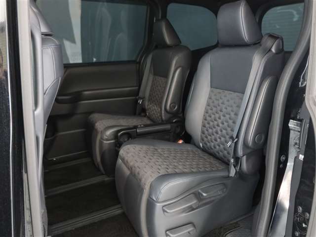 Toyota Voxy 12