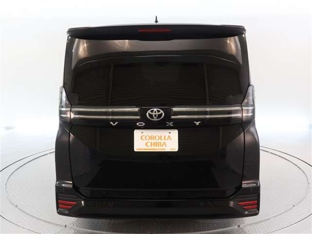 Toyota Voxy 4