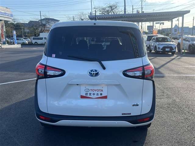 Toyota Sienta 6