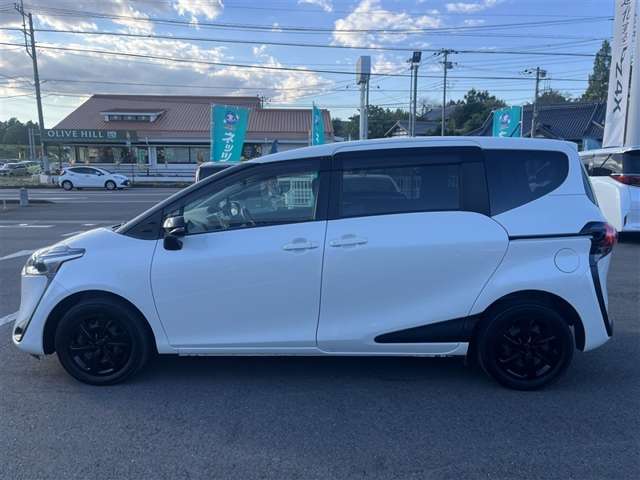 Toyota Sienta 8