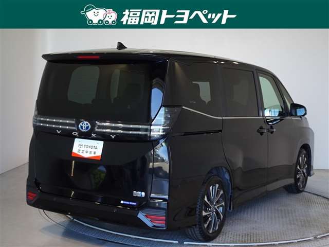 Toyota Voxy 3