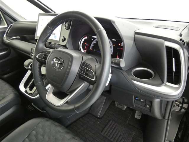 Toyota Voxy 3