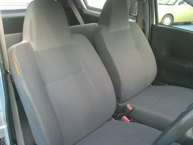Daihatsu Mira 12