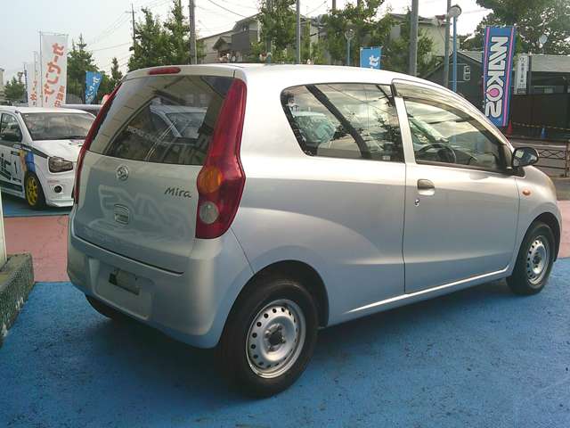 Daihatsu Mira 5