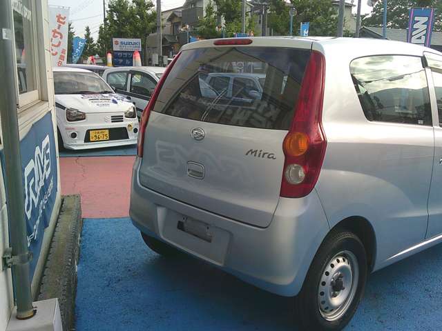 Daihatsu Mira 6