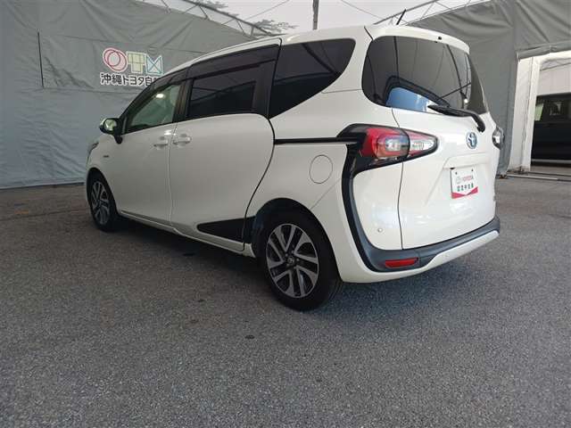 Toyota Sienta 5