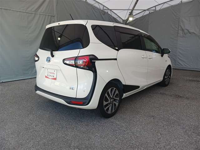 Toyota Sienta 7
