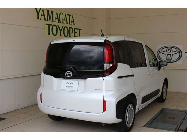 Toyota Sienta 3