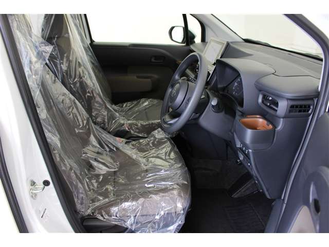 Toyota Sienta 4