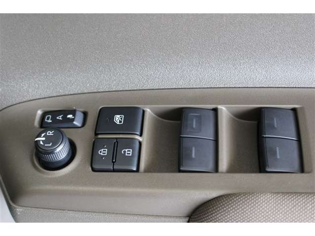 Toyota Sienta 5