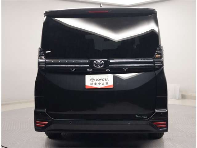 Toyota Voxy 4