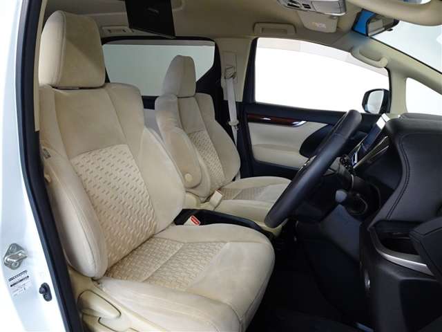 Toyota Alphard 4