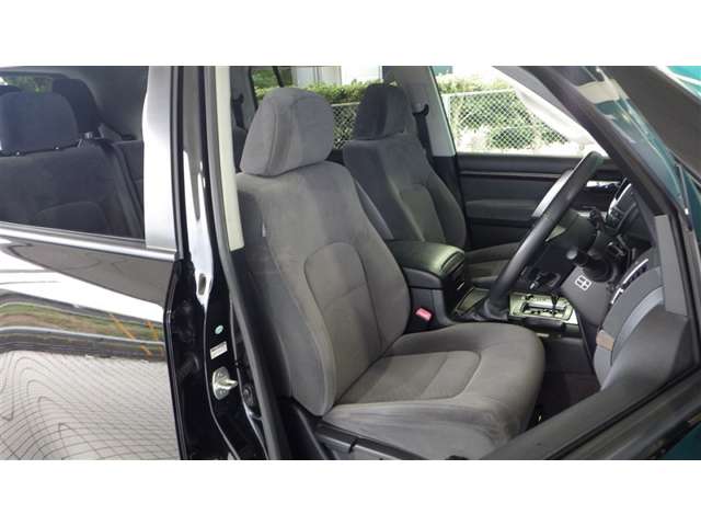 Toyota Land Cruiser 200 11