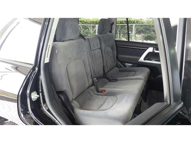 Toyota Land Cruiser 200 12