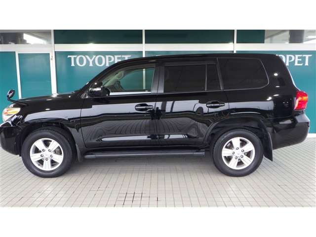 Toyota Land Cruiser 200 3