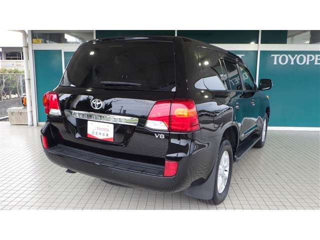 Toyota Land Cruiser 200 4
