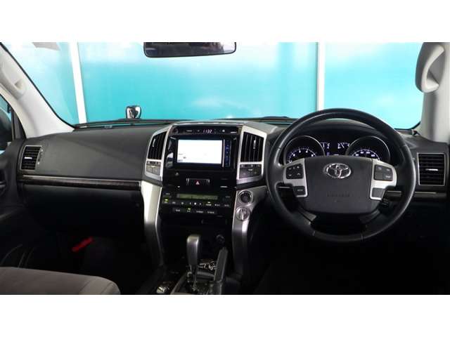 Toyota Land Cruiser 200 6