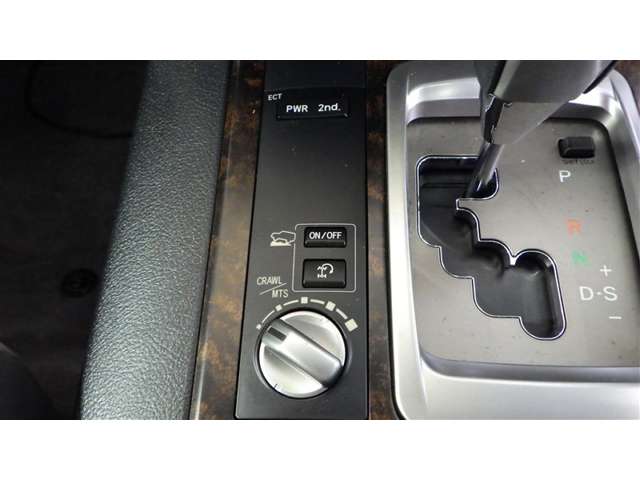 Toyota Land Cruiser 200 10