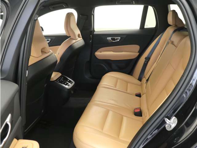 Volvo V60 Cross Country 12