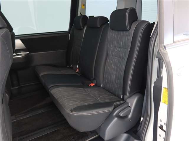Toyota Voxy 12