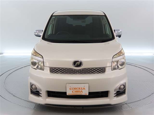 Toyota Voxy 2