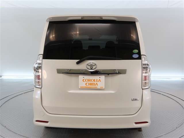 Toyota Voxy 4