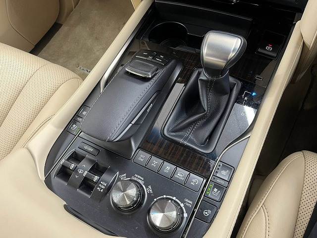 Lexus LX 11