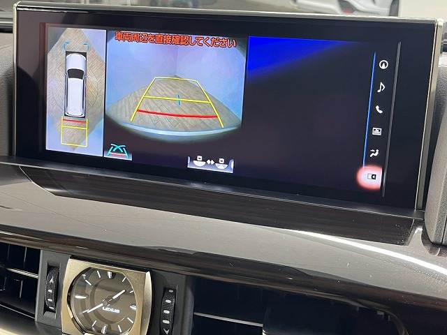 Lexus LX 4