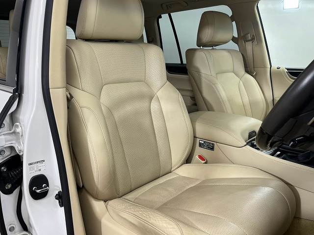 Lexus LX 5