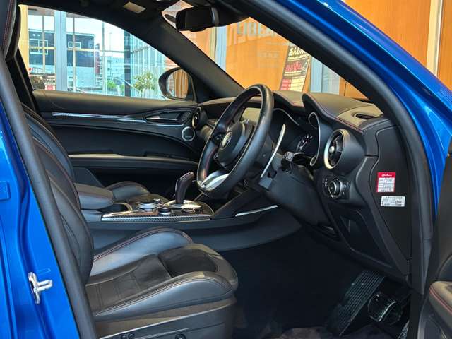 Alfa Romeo Stelvio 7