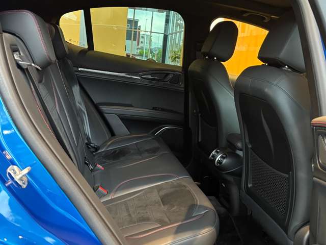 Alfa Romeo Stelvio 10