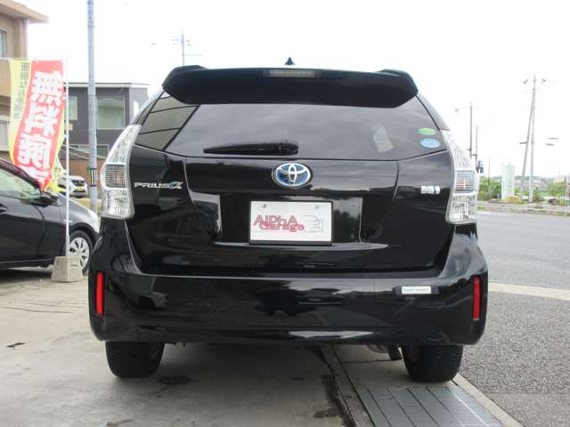 Toyota Prius α 11
