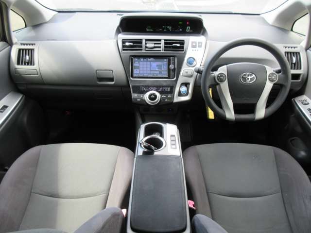Toyota Prius α 3