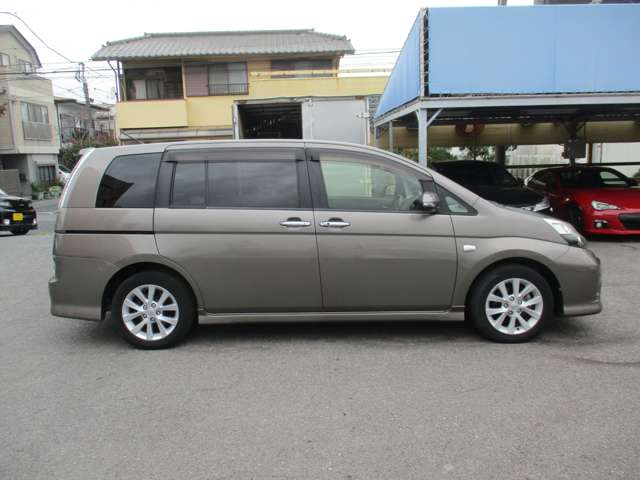 Toyota Isis 13