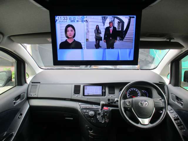 Toyota Isis 3